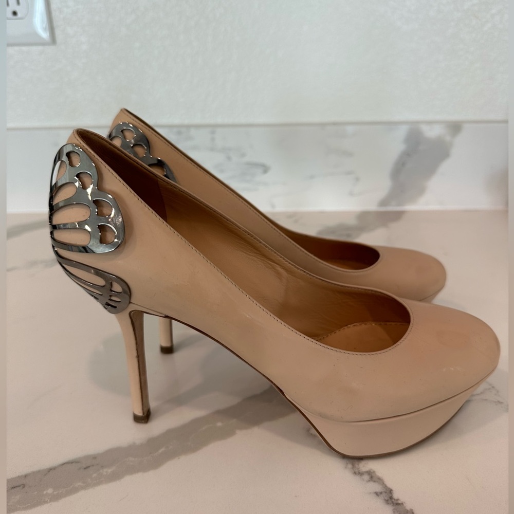 Sergio Rossii pumps. 5.5" heel. 1 1/4 " pump. Beige color. 40.5 size